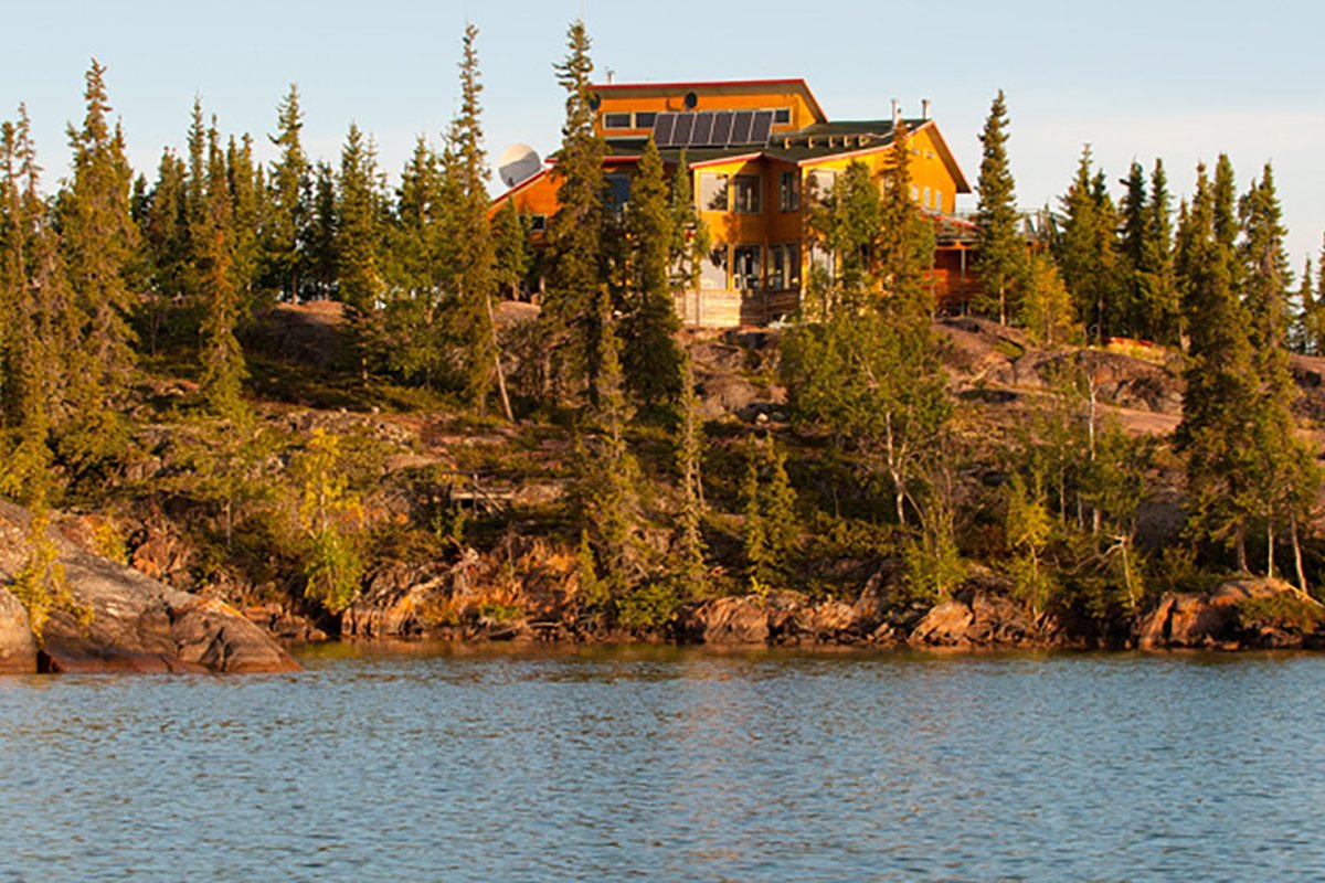 1-Canada-Lodge-Blanchford-Lake_Hotel-Private-Journey-Arctic-Polar-Adventure-Arctic-Kingdom
