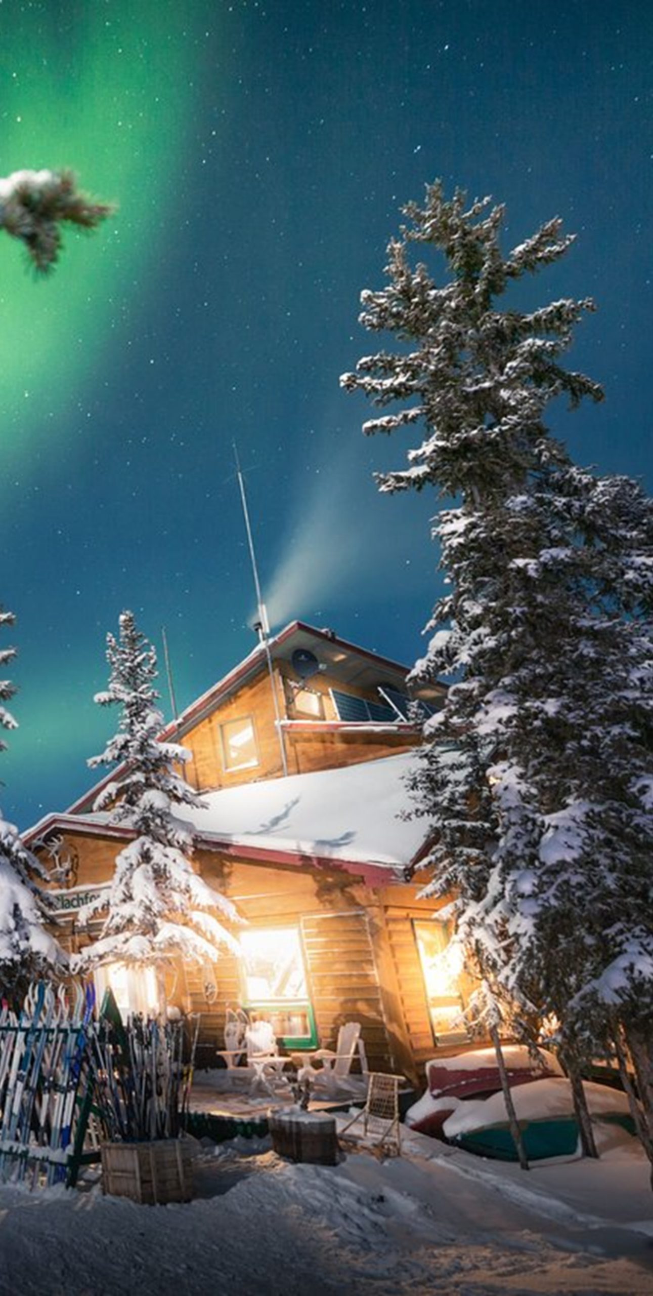 2-Elite-Alaska-Lodge-Blachford-Lake-Lodge-Private-Journey-Arctic-Polar-Adventure-Arctic-Kingdom-1-scaled