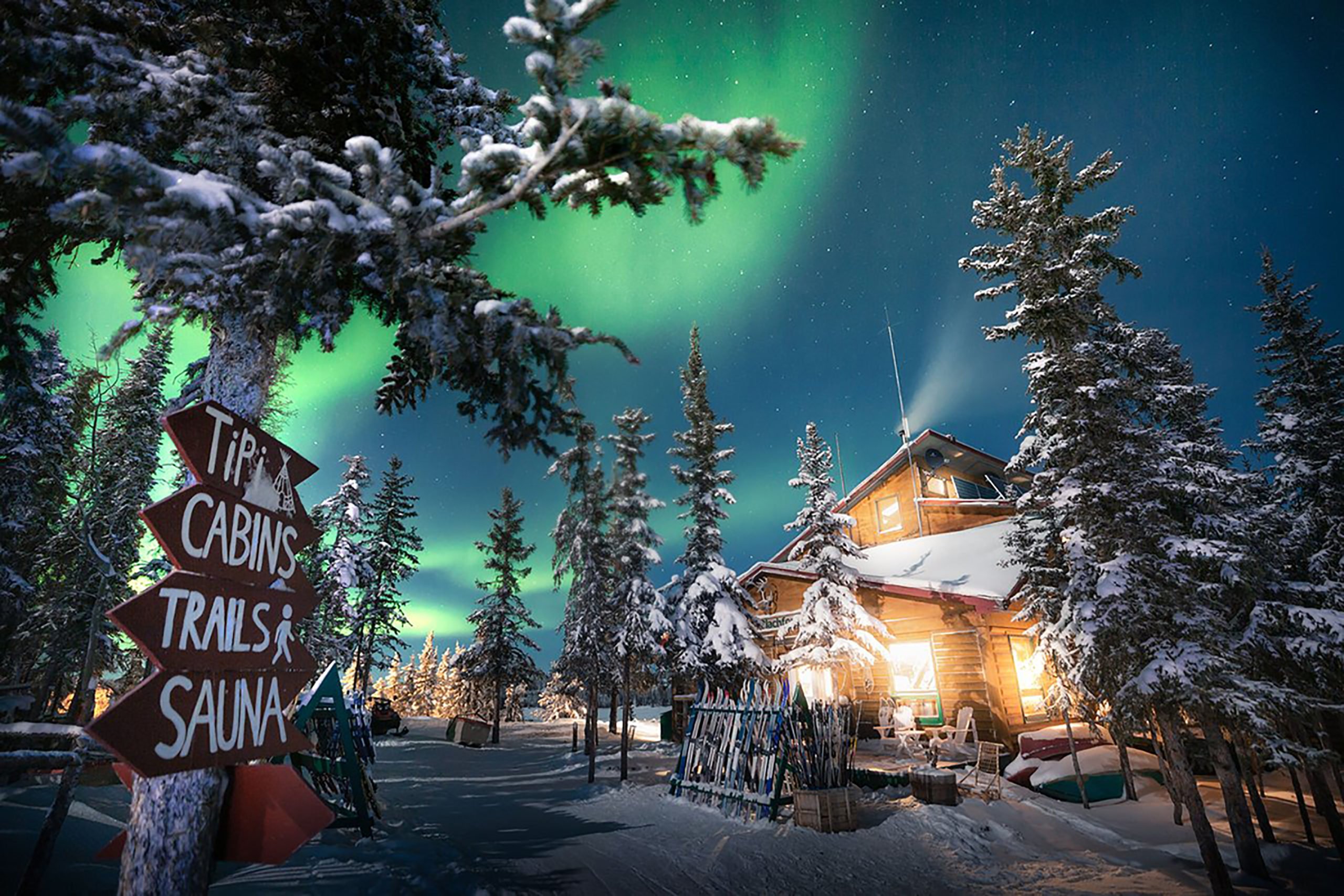 2-Elite-Alaska-Lodge-Blachford-Lake-Lodge-Private-Journey-Arctic-Polar-Adventure-Arctic-Kingdom-scaled