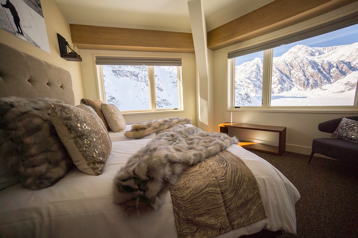 2-Main-Page-Luxury-Lodges-Private-Journey-Arctic-Polar-Adventure-Arctic-Kingdom-1