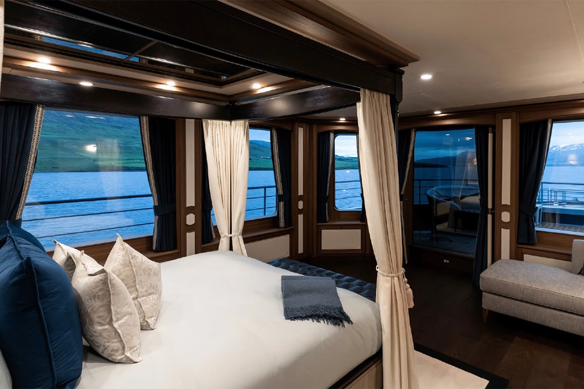 2-Ultimate-Journey-Yacht-Section-Carousel-Bedroom-Private-Journey-Arctic-Polar-Adventure-Arctic-Kingdom
