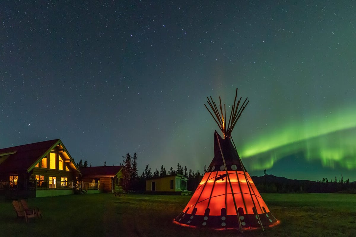 5-Canada-Lodge-Northern-Lights-Resort-Private-Journey-Arctic-Polar-Adventure-Arctic-Kingdom