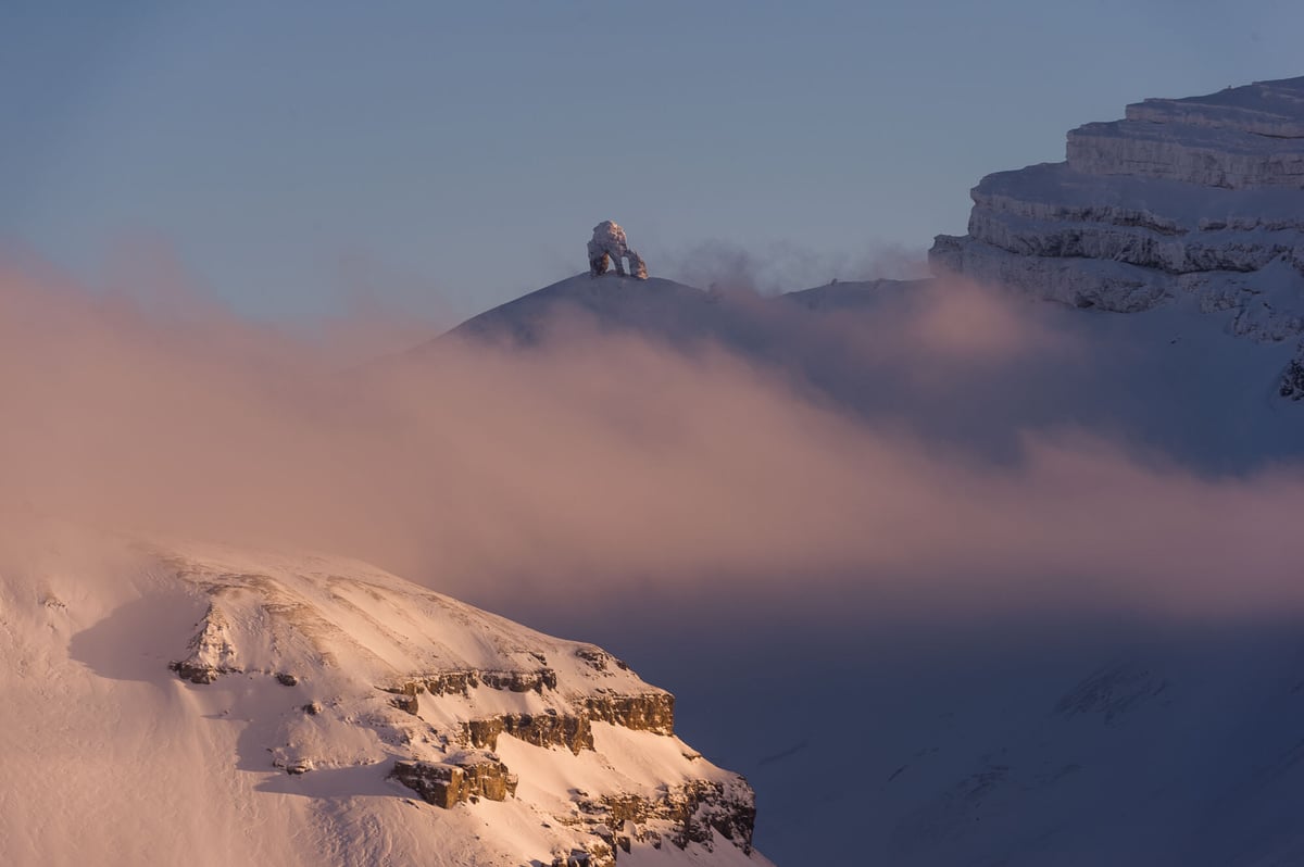 150314Svalbard-pyramiden8795