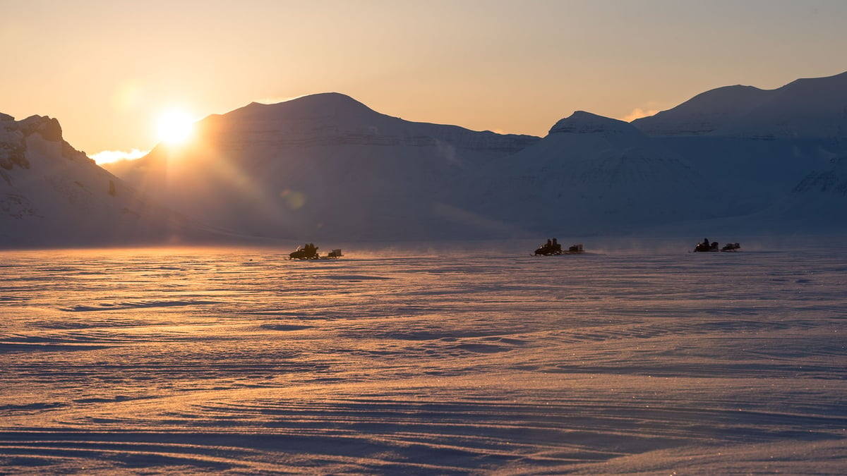 150313Svalbard-pyramiden8740